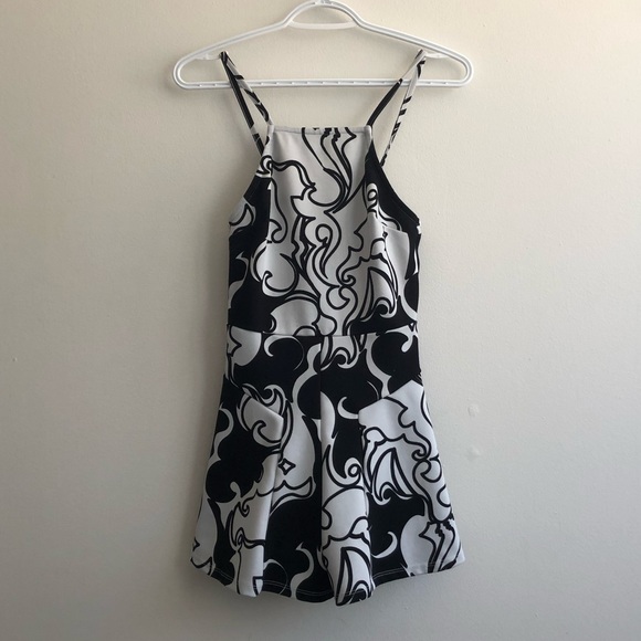 *SOLD* Patterned Romper - Picture 3 of 5